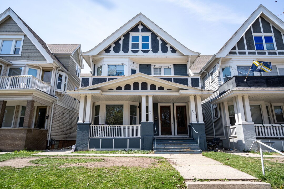2939 N Maryland Ave in Milwaukee, WI - Building Photo