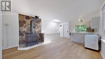 215 Kingston Rd in Toronto, ON - Building Photo