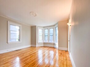 373 Wickenden St, Unit 2 in Providence, RI - Foto de edificio - Building Photo