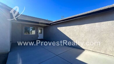 13985 Smoketree St in Hesperia, CA - Building Photo - Building Photo