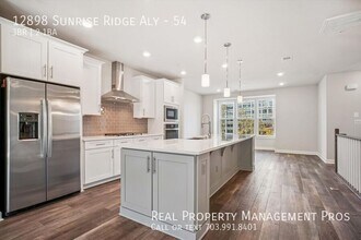 12898 Sunrise Ridge Aly in Herndon, VA - Building Photo - Building Photo