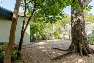 4611 Harmon Ave in Austin, TX - Building Photo - Building Photo