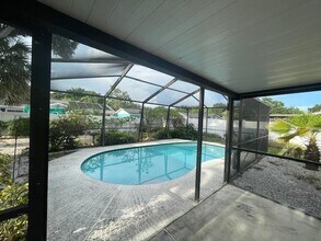 8067 Candlewoode Dr in Largo, FL - Building Photo - Building Photo