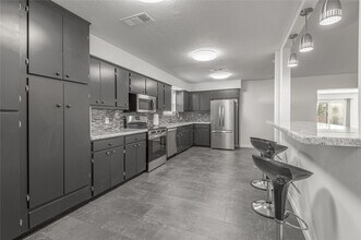 1805 Ave Q in Huntsville, TX - Building Photo - Building Photo