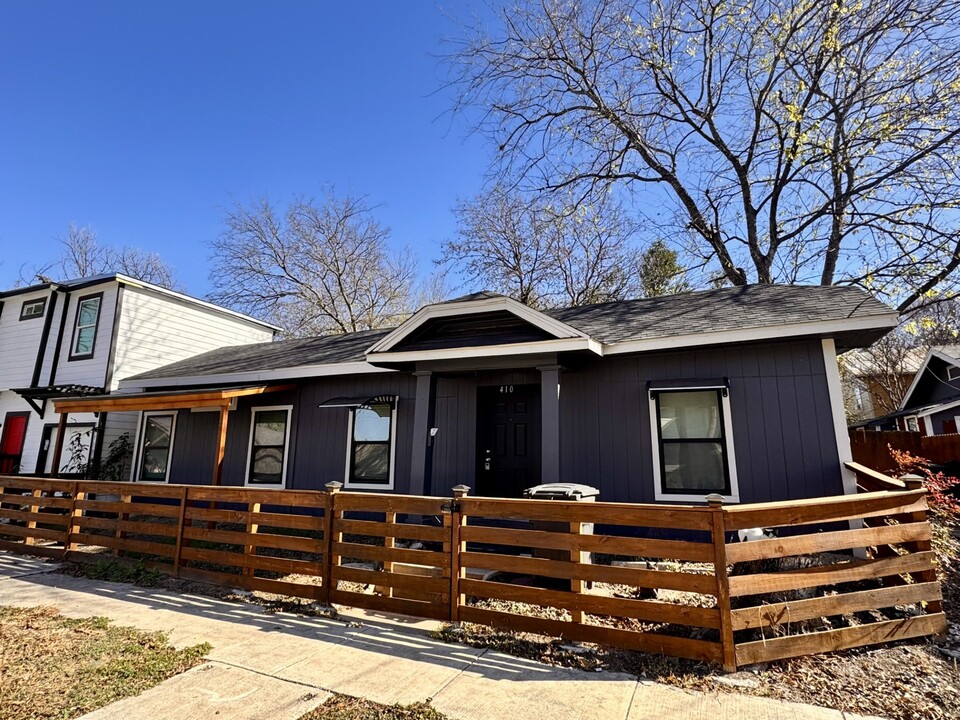 410 Meridian Ave in San Antonio, TX - Foto de edificio