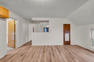 7107 Hague Ave in Cleveland, OH - Foto de edificio - Building Photo