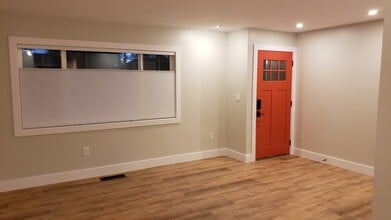 1627 Logan St in Anchorage, AK - Building Photo - Building Photo