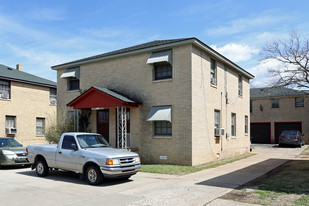 4404-4406 N Classen Apartamentos