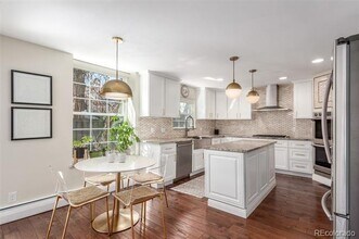3577 S Hillcrest Dr in Denver, CO - Foto de edificio - Building Photo