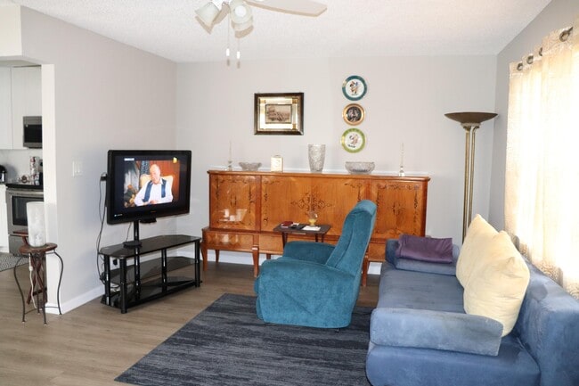 801 Flanders Dr in Delray Beach, FL - Building Photo - Building Photo