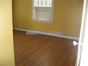 241 Foster St in Boston, MA - Building Photo - Building Photo