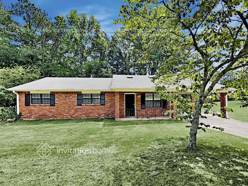1806 Oriole Trail in Lithia Springs, GA - Building Photo
