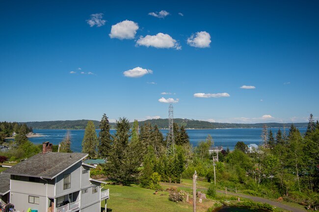 161 N Harvey Terrace Dr in Shelton, WA - Building Photo - Building Photo