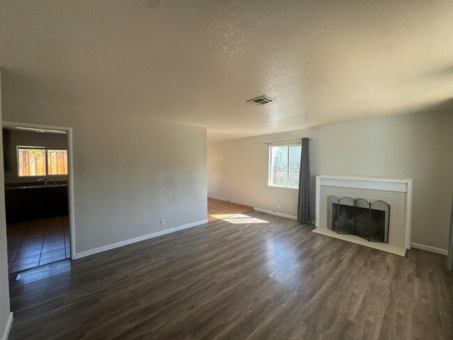 4571 Alhambra Dr in Fremont, CA - Building Photo - Building Photo