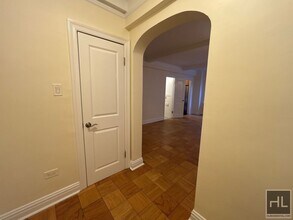 Christopher Street, Unit 4N in New York, NY - Building Photo - Building Photo