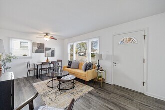 417 Chamberlin Dr in Ballwin, MO - Building Photo - Building Photo