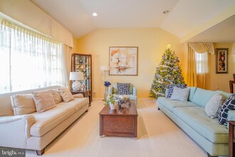 245 Barclay Cir in Cheltenham, PA - Building Photo - Building Photo