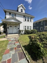 18 Colonial Ave in Newton, MA - Foto de edificio - Building Photo