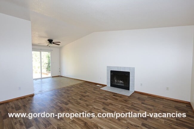 9641 SE Schiller St in Portland, OR - Building Photo - Building Photo