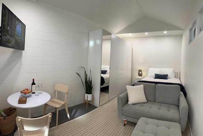 6353 W 84th St, Unit New Guesthouse