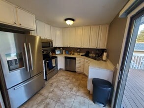 2201 Tracy Ln in Sioux Falls, SD - Foto de edificio - Building Photo