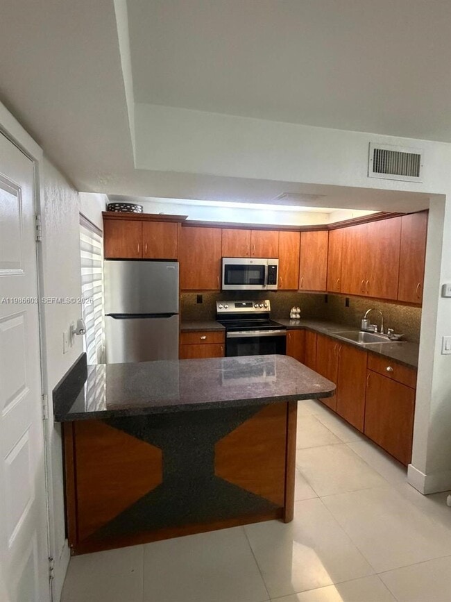 20320 NE 3rd Ct in Miami, FL - Foto de edificio - Building Photo