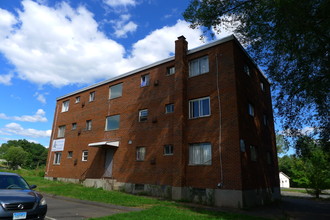 321 Paul Manafort Dr in New Britain, CT - Foto de edificio - Building Photo