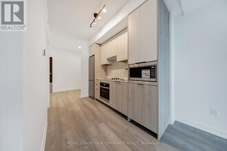 1007 The Queensway in Toronto, ON - Building Photo - Building Photo