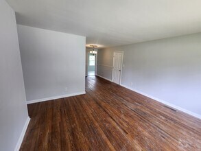 6126 Middlerose Cir in Louisville, KY - Building Photo - Building Photo