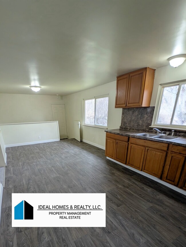 5487 Clubok Dr in Flint, MI - Building Photo - Building Photo