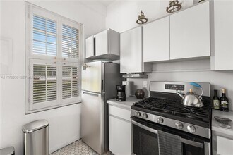 2421 Lake Pancoast Dr in Miami Beach, FL - Building Photo - Building Photo