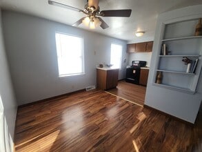 1059 Gillingham Rd in Neenah, WI - Building Photo - Building Photo