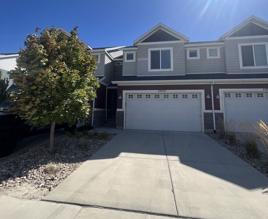 15153 Bright Stars Dr in Bluffdale, UT - Building Photo