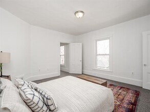 29 Florence St, Unit 1 in Medford, MA - Building Photo - Building Photo