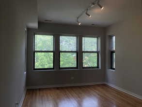 6704 N Artesian Ave, Unit 1N in Chicago, IL - Building Photo - Building Photo