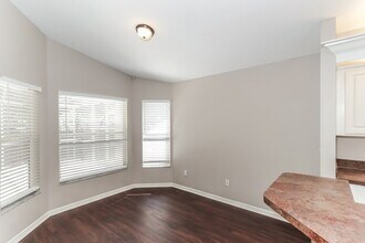 1710 Wakefield Dr in Brandon, FL - Foto de edificio - Building Photo