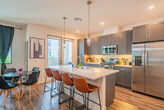 15501 N Dial Blvd in Scottsdale, AZ - Building Photo - Building Photo