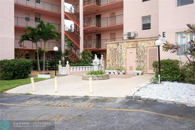 2851 Somerset Dr in Lauderdale Lakes, FL - Building Photo - Building Photo