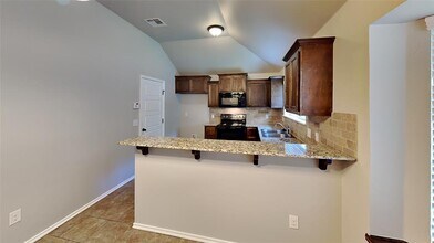 1300 Selborne Pl in Yukon, OK - Building Photo - Building Photo