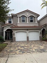 8415 NW 108th Pl in Doral, FL - Building Photo