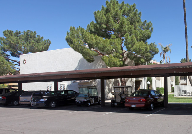 The Lakeside Apartments in Chandler, AZ - Foto de edificio - Building Photo