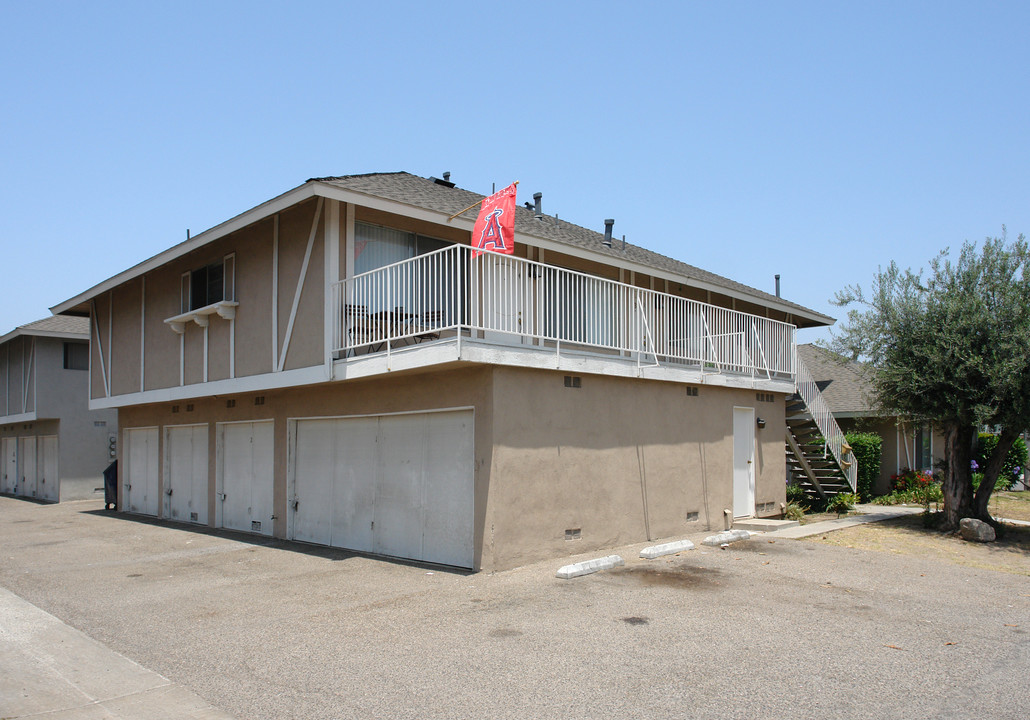 7302 Elk Cir in Huntington Beach, CA - Building Photo