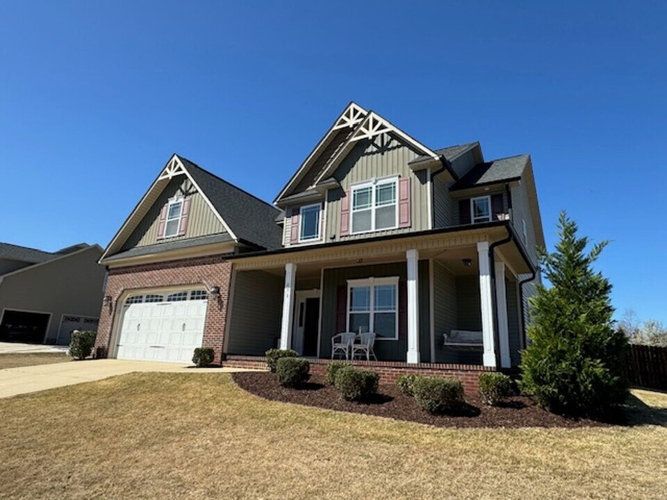 253 Neuse Landing Dr in Clayton, NC - Building Photo