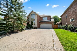 14 Michaela Crescent in Pelham, ON - Building Photo