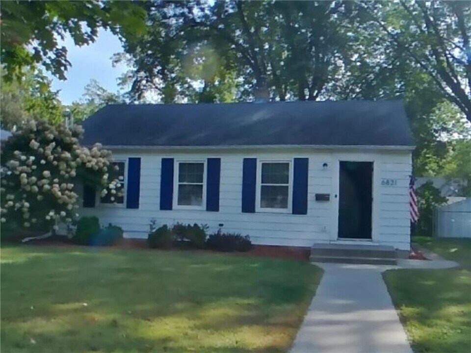 6821 Thomas Ave S in Minneapolis, MN - Building Photo