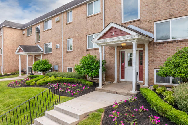 Holly Court in Phoenixville, PA - Foto de edificio - Building Photo