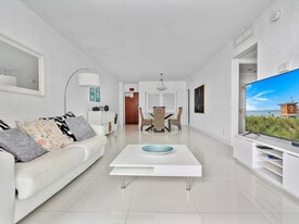 4001 S Ocean Dr in Hollywood, FL - Building Photo