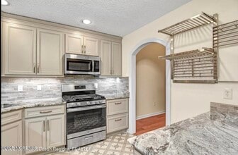 71 Crabapple Ln in Franklin Township, NJ - Building Photo - Building Photo