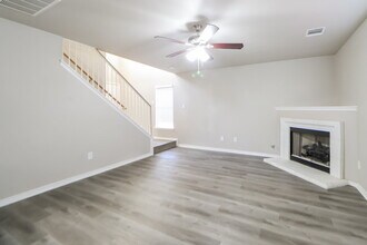 15524 Sarah's Creek Dr in Pflugerville, TX - Foto de edificio - Building Photo