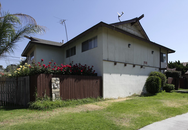 1835 W Neighbors Ave in Anaheim, CA - Building Photo - Building Photo